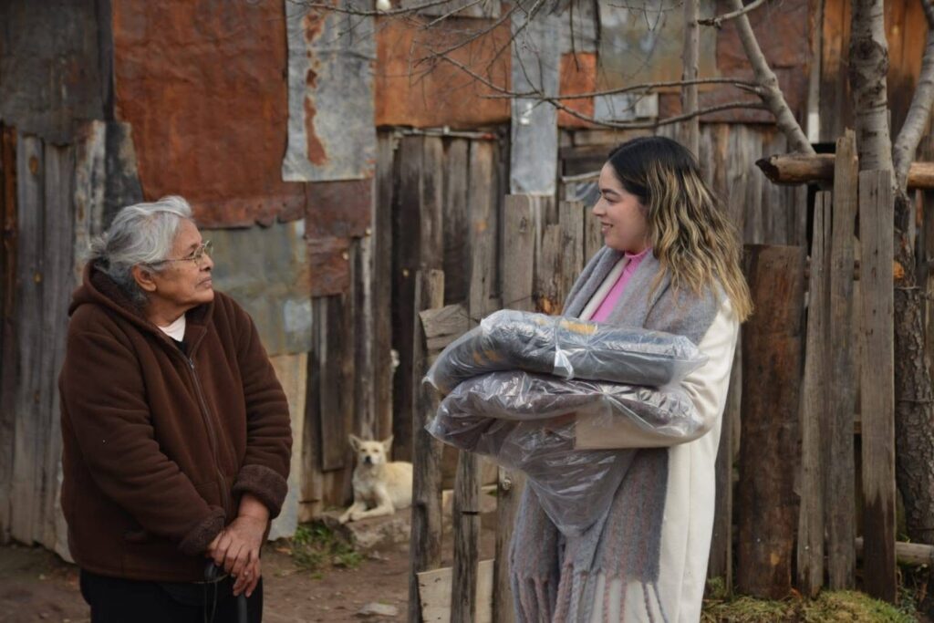 DIF entrega apoyo invernal