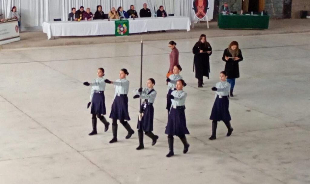 Secundaria José Ramón Valdez gana concurso de escoltas de la Zona Escolar 06