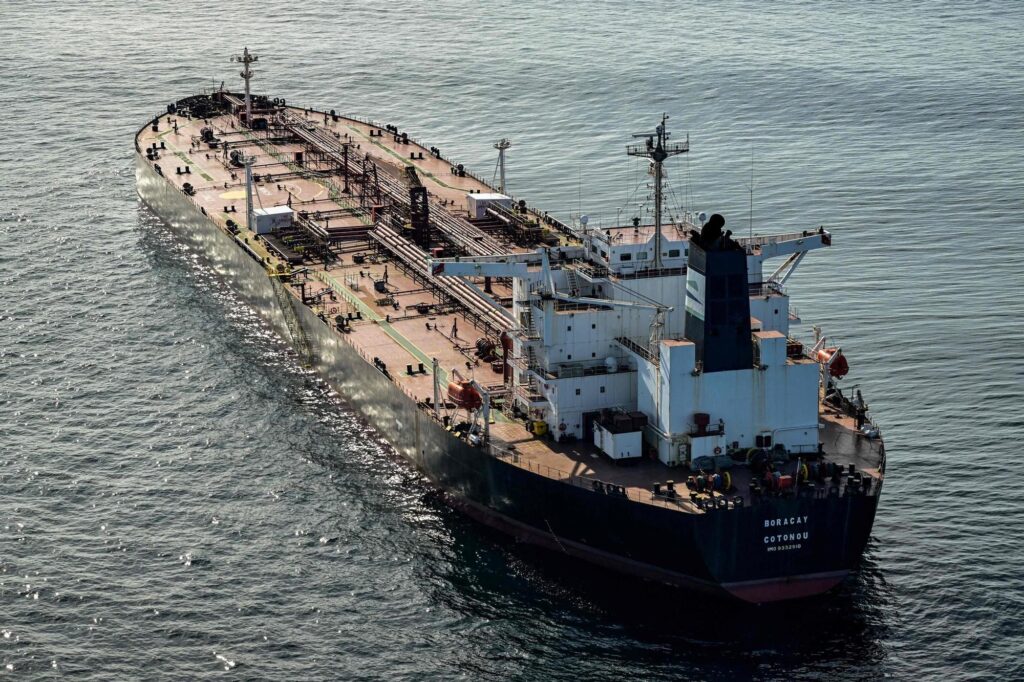 Francia intercepta petrolero ruso en el Mediterráneo bajo esquema similar al de Trump
