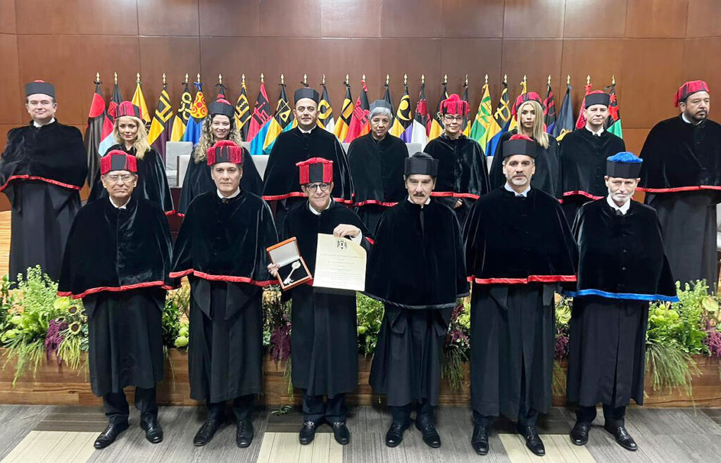 UAG otorga Doctorado Honoris Causa al Dr. Arturo Cherbowki por su aporte a la educación superior