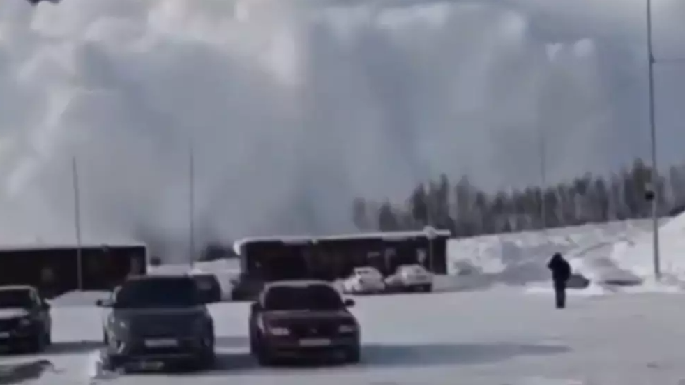 ¡Tsunami de nieve! Una mega avalancha sacude el Monte Elbrus en Rusia
