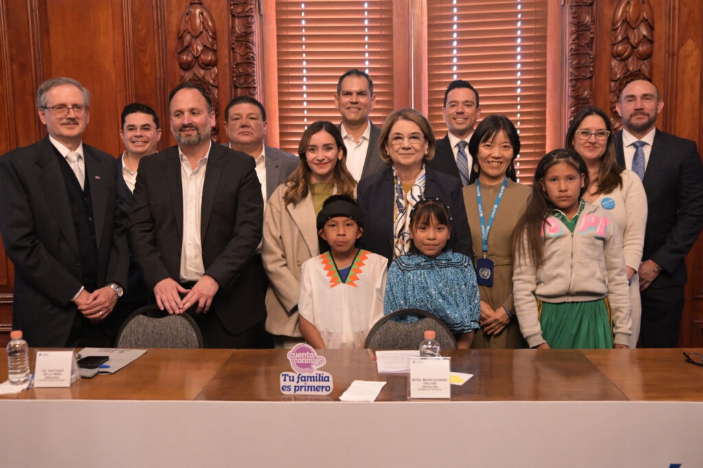 Formaliza Estado compromiso para impulsar la crianza afectiva y el fortalecimiento familiar en favor de las niñas y niños