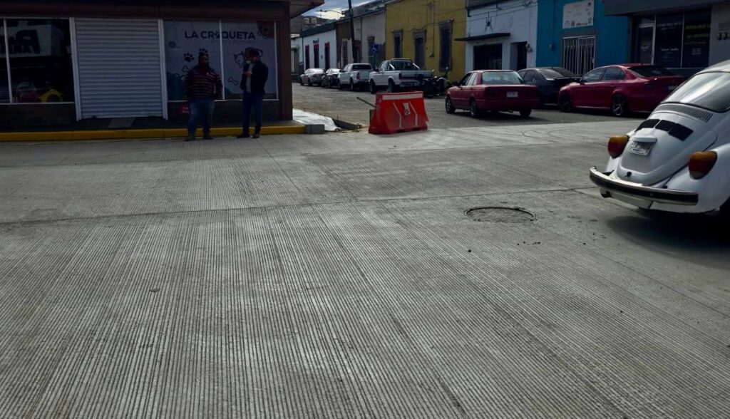 Gobierno de Parral fortalece la movilidad urbana con obra de concreto hidráulico en la calle Segunda del Rayo