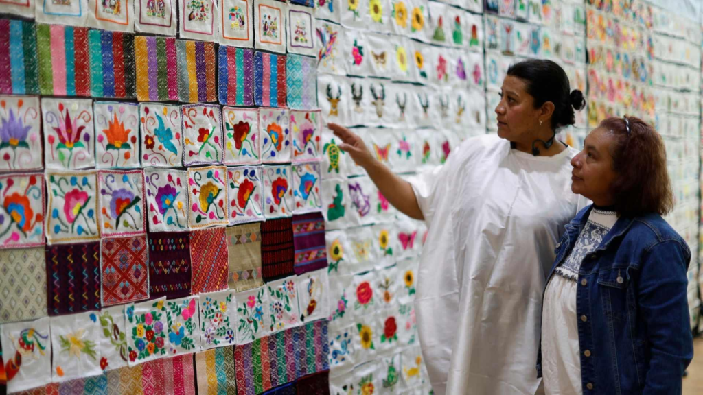 México logra Récord Guinness por la exposición de bordados más grande del mundo