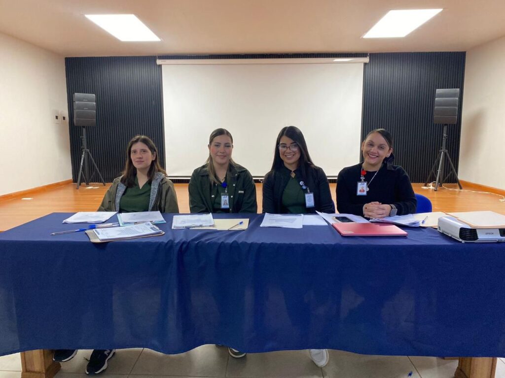 DIF Parral el desarrollo infantil con reunión de avances terapéuticos y participación de padres de familia