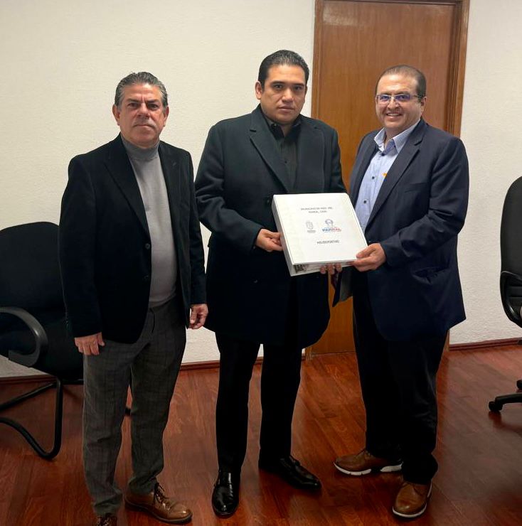 Alcalde de Parral Busca Solución al Adeudo del Polideportivo