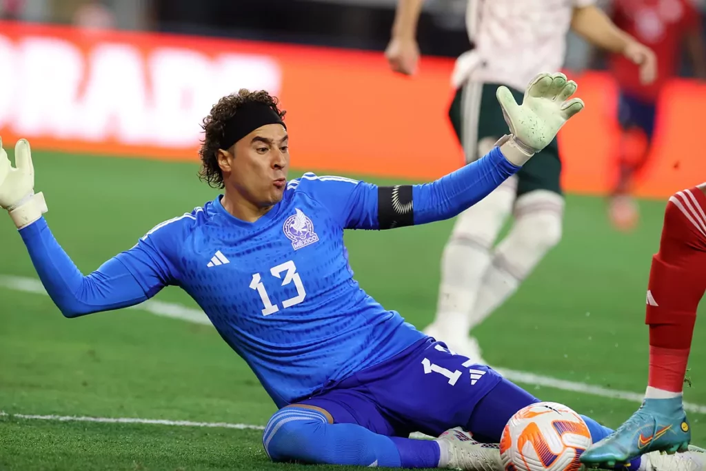 Brasil reconoce a Memo Ochoa como el mejor portero