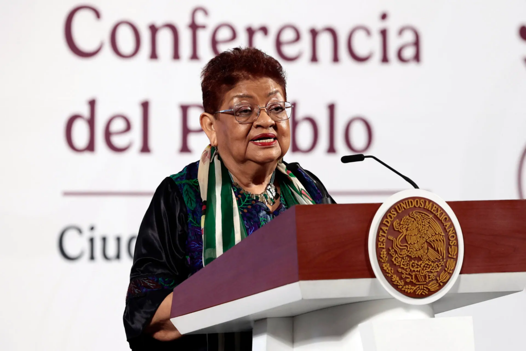 Ernestina Godoy renueva mandos clave en la FGR