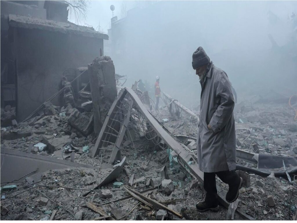 Misiles rusos destruyen edificio residencial en el inicio de 2026