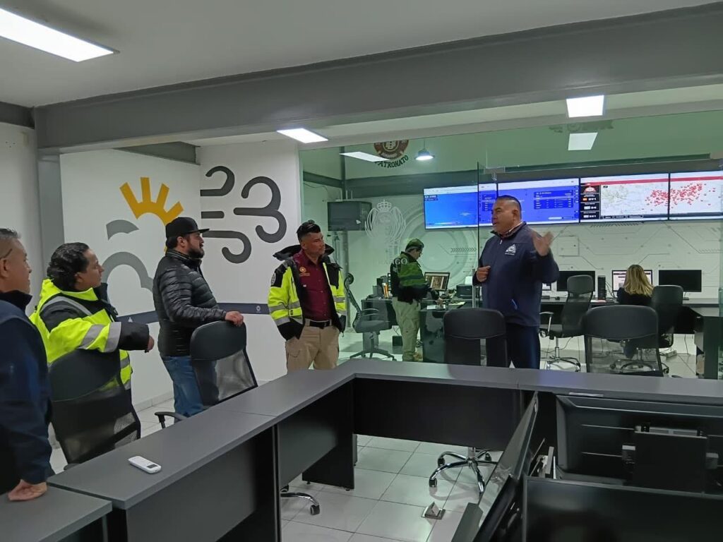 Bomberos de Santiago y Durango fortalecen lazos en el 75 Aniversario de Bomberos Durango