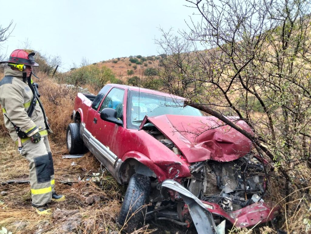 ¡De último minuto! Lluvias provocan choque frontal en carretera a Garame de Abajo
