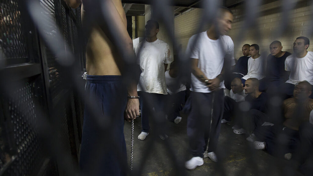 Motines en cárceles de Guatemala dejan más de 40 guardias secuestrados