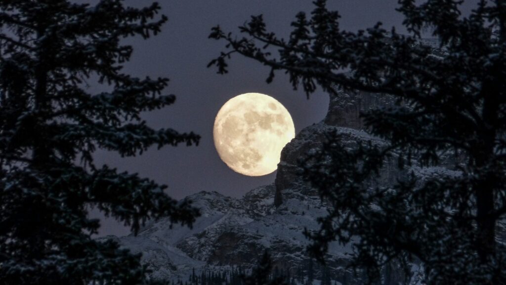 Luna de Nieve iluminará el cielo: conoce la fecha exacta y cómo verla