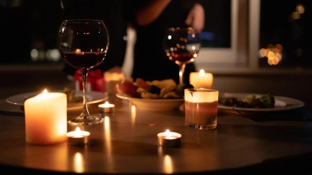 Restaurante exhibe a hombre infiel en video publicitario