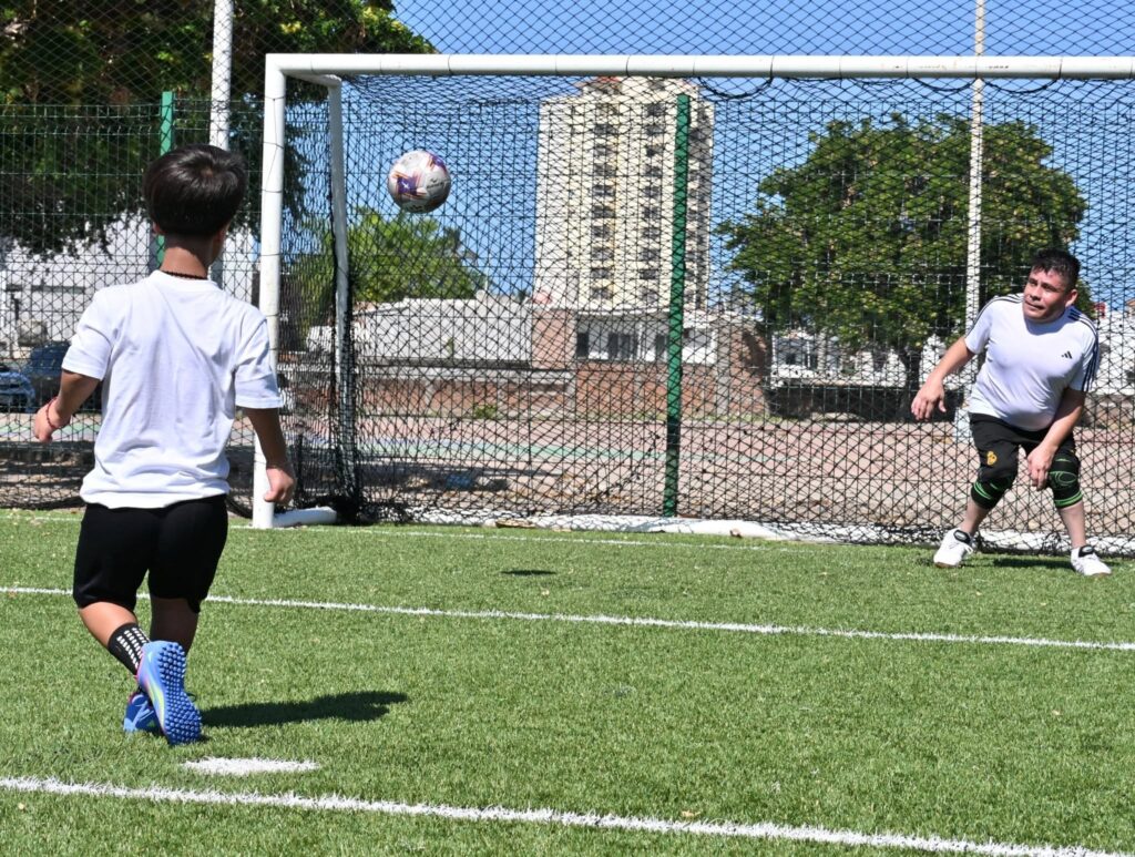 Maximiliano García: Talento Duranguense en la Selección de Futbol Talla Baja