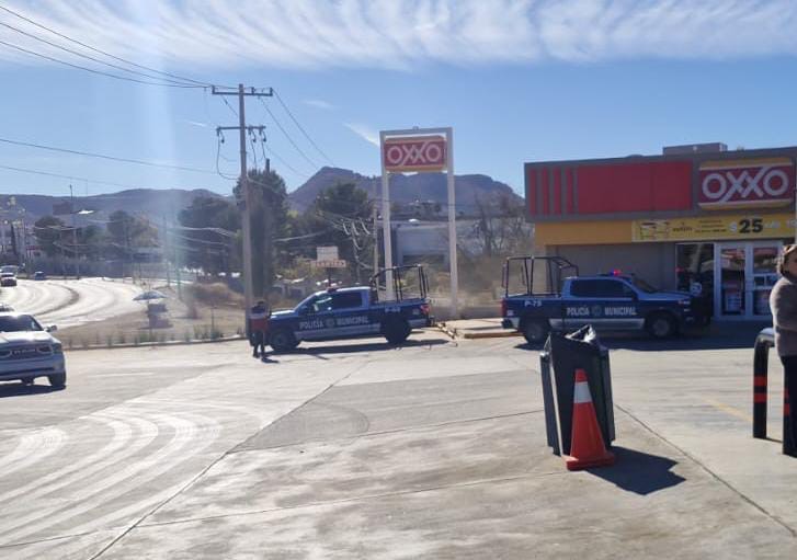 Asalto a mano armada en OXXO del periférico moviliza a policías