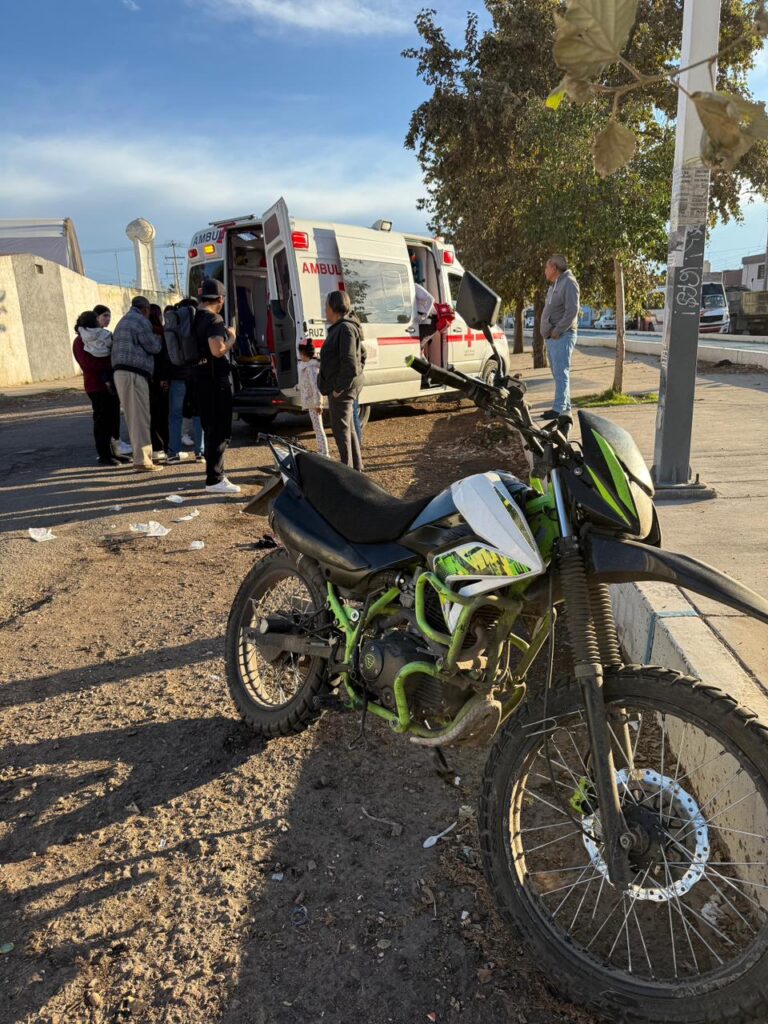 Joven de 18 años y menor de 14 heridos al accidentarse en sus motocicletas