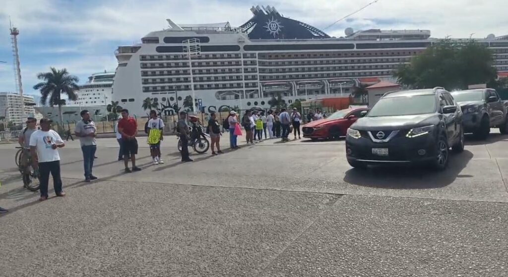 Vialidad cerrada en Puerto Vallarta por protesta del caso Clarisa