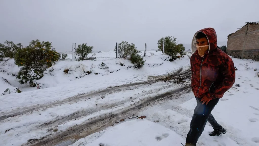 Frente frío 27 impacta a México con frío extremo, lluvias torrenciales y vientos de hasta 120 km/h
