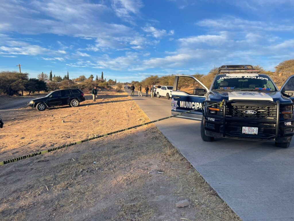 Quitan la vida a mujer y la abandonan a un lado de la carretera