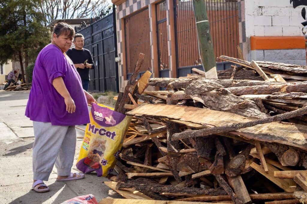 El Gobierno de Parral refuerza apoyo invernal con la entrega de 12 toneladas de leña a familias de la ciudad