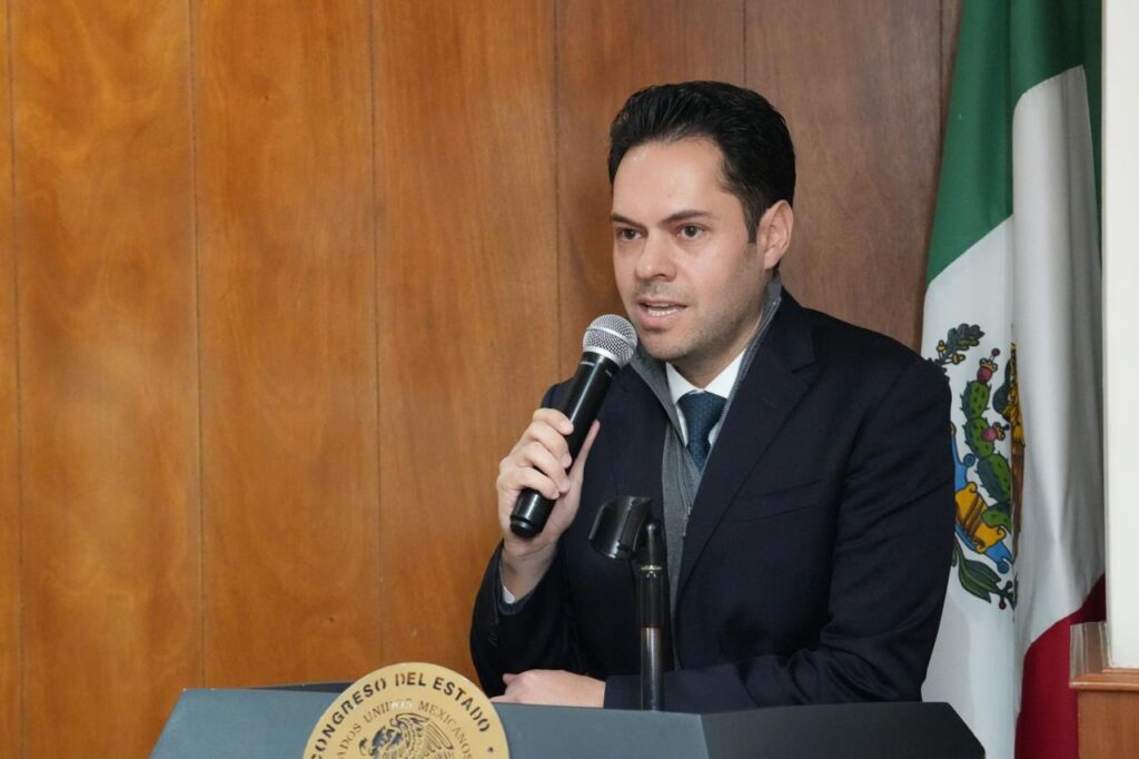 Propone Alejandro Mojica deducción de colegiaturas