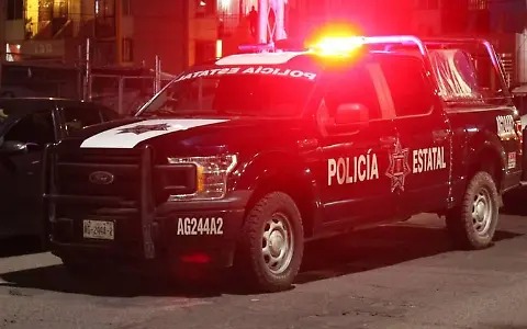 Le quitan camioneta a un joven y a su acompañante