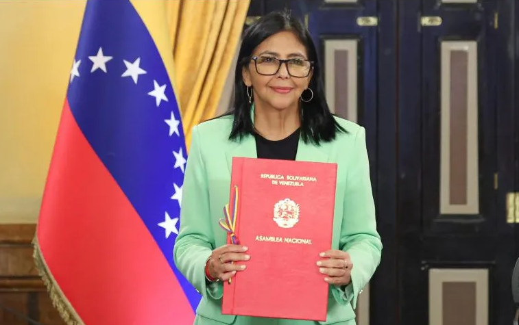 Delcy Rodríguez reafirma que sigue al frente de Venezuela