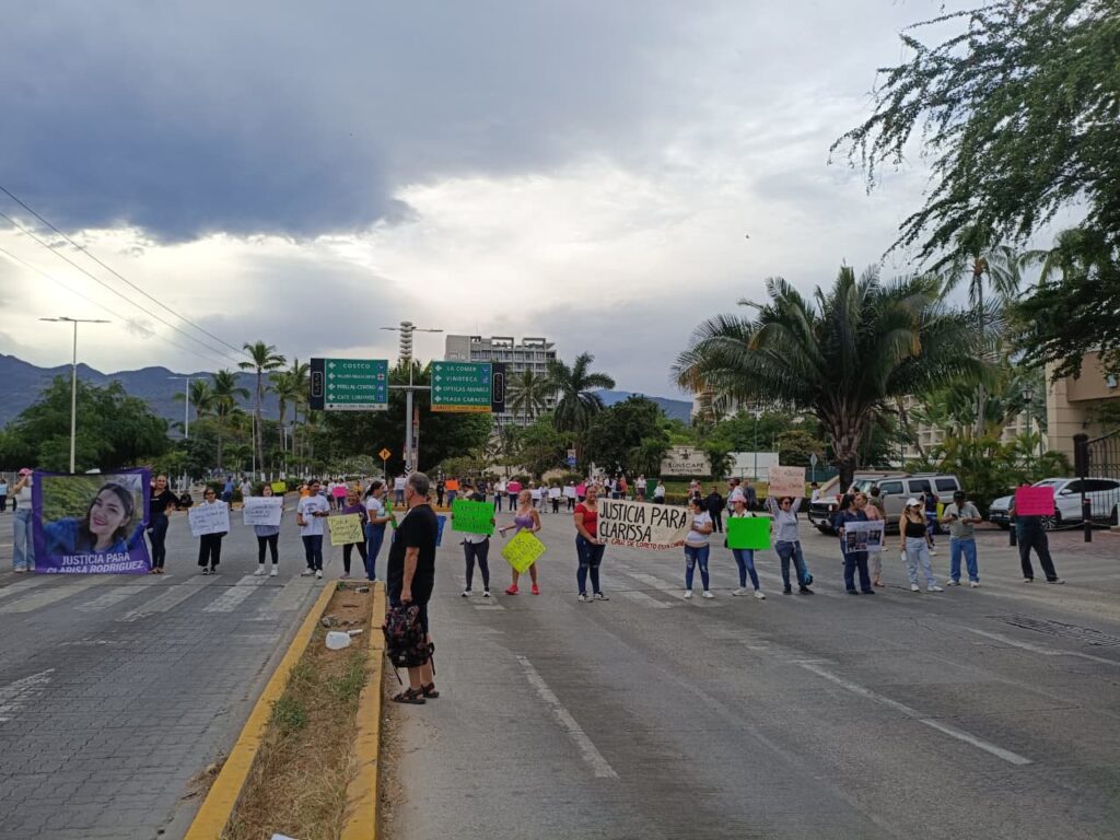 Tras diálogo con autoridades, reabren la Av. Francisco Medina Ascencio en Puerto Vallarta