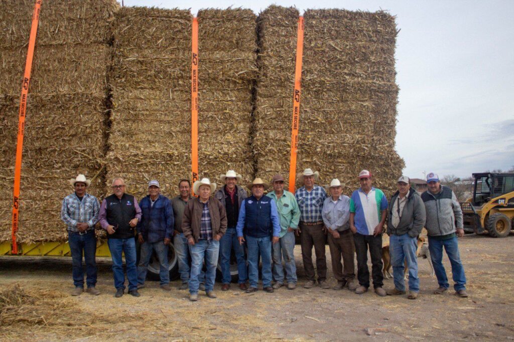 Gobierno de Parral refuerza el apoyo al campo con entrega de rastrojo subsidiado