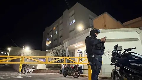 Niño podría perder dedos de una mano al estallarle un cohetón