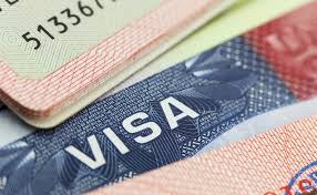 Administración de Trump revocó 100 mil visas en 2025, el doble que en 2024