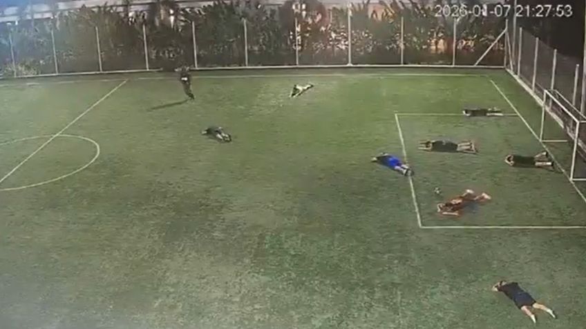 VIDEO: Hombres armados entran a cancha de futbol y matan a 3 jugadores en un minuto