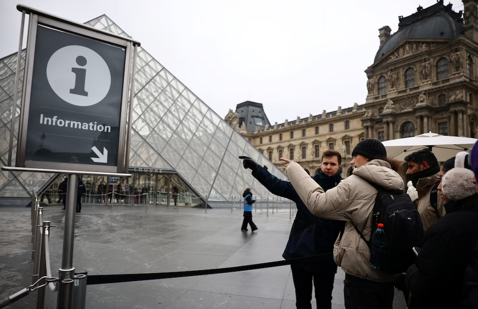 El museo del Louvre aumentó el precio de la entrada para turistas no europeos