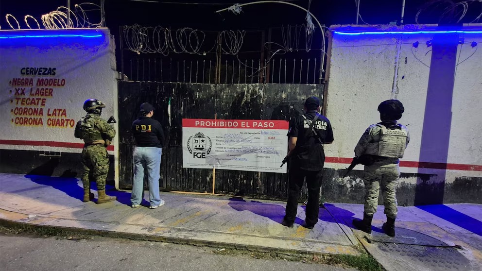Rescatan a 20 mujeres víctimas de trata en bar de Playa del Carmen