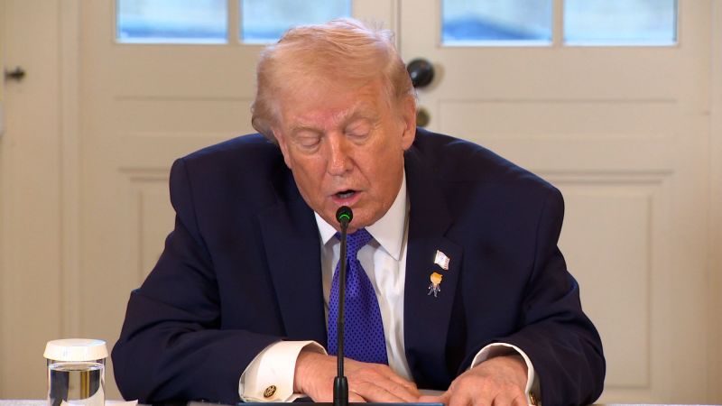 Trump reitera intención de “obtener” Groenlandia, generando preocupación internacional