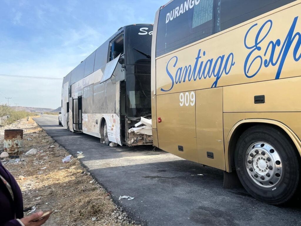 Exigen pasajeros que empresa de autobuses responda tras accidente en Cuatro Ciénegas, Coahuila