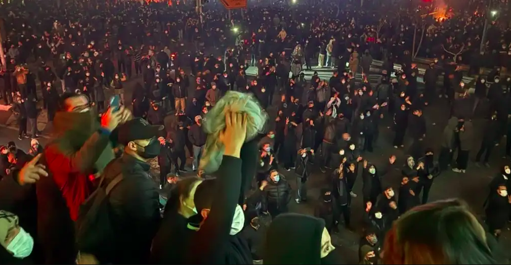 Protestas en Irán deja casi 200 muertos