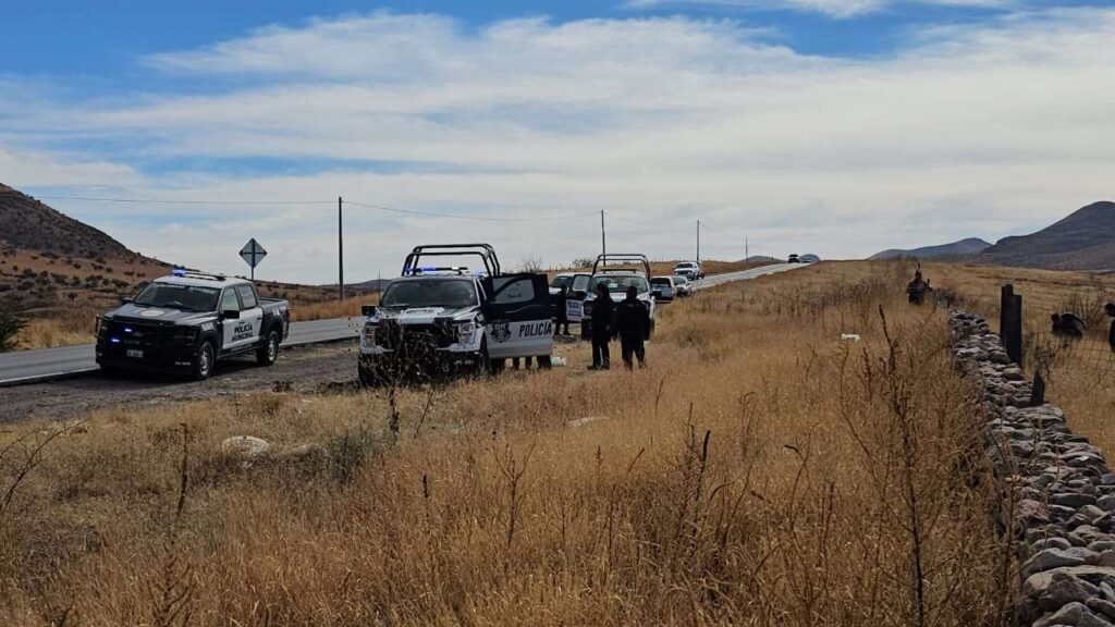 Localizan a ejecutado envuelto en cobija en la carretera a Juárez
