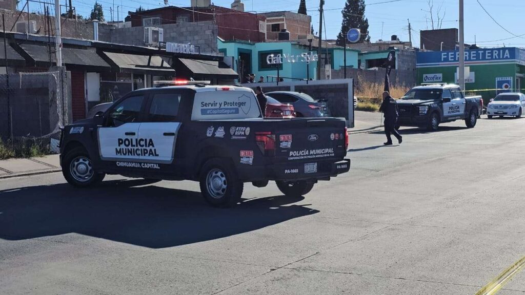Ejecutan a dos hombres dentro de barbería en Chihuahua
