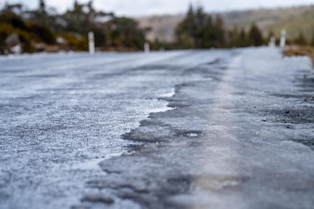 Alertan por calles congeladas en Parral ante bajas temperaturas