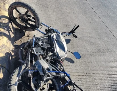 Motociclista muere tras brutal choque en la Gómez Palacio–Jiménez