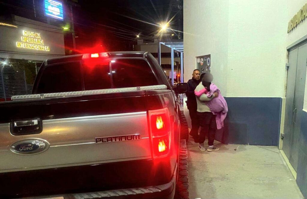 Mujer y menor se intoxican con gas en Juárez