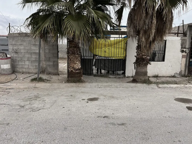 Hallan mujer desaparecida enterrada en su propia casa en Ciudad Juárez