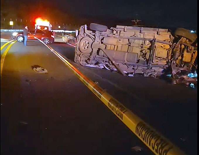 Muere hombre tras choque y volcadura en carretera Parral–Matamoros