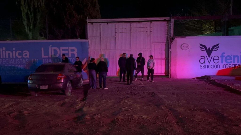 Atacan a balazos a interno en centro de rehabilitación de Chihuahua; agresor es sometido