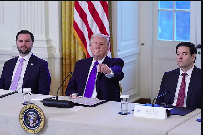 Trump anuncia que Cuba dejará de recibir petróleo y dinero provenientes de Venezuela
