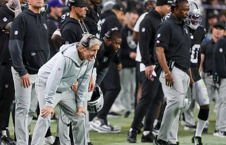 Los Raiders deben pagar $50 MDD a entrenadores que ya no están