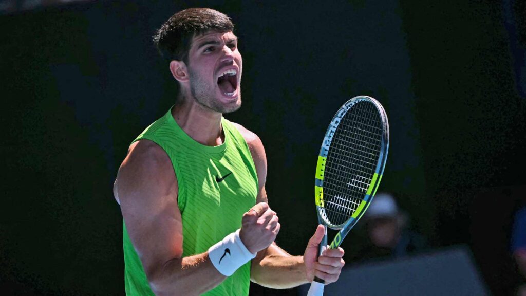 Carlos Alcaraz avanza con fuerza en el Australian Open 2026