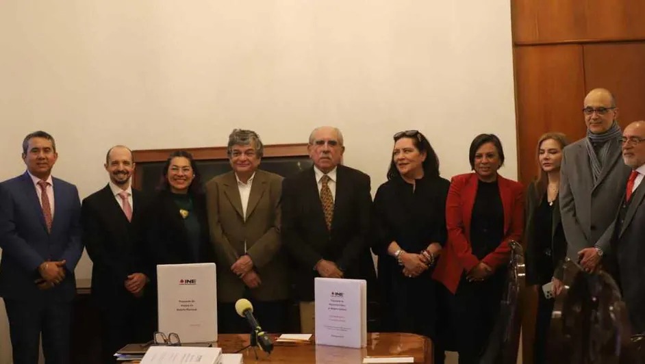 INE entrega a Comisión Presidencial la propuesta para reforma electoral